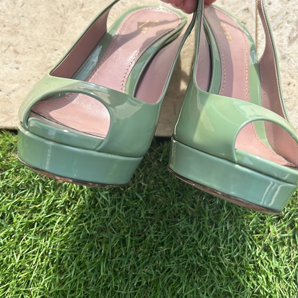 Gucci patent leather platform sling backs - Picture 10 of 10